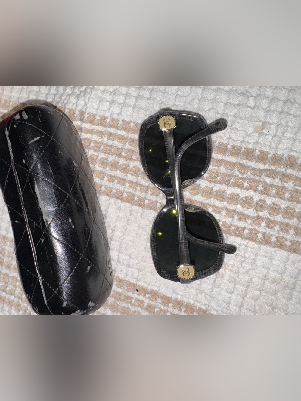 CHANEL Black Sunglasses with Yellow CC Medallion tweed - Picture 2 of 8